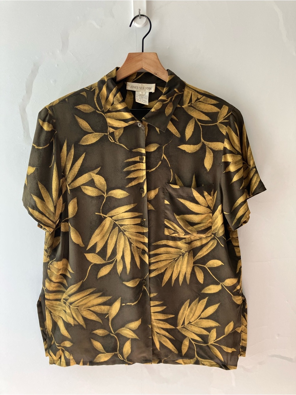 JONES NEW YORK Vintage Silk Palm Leaf Short Sleeve Shirt